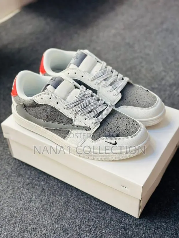 Unisex Travis Scott X Air Jordan 1 Low Light Grey Sneakers · Photo 1