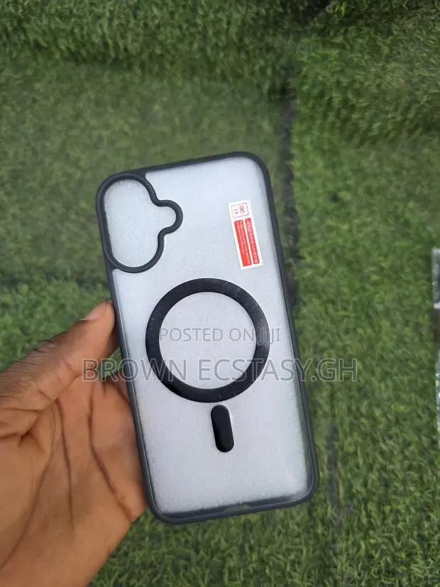 iPhone 16 Plus Transparent Case With a Touch of Black · Photo 1