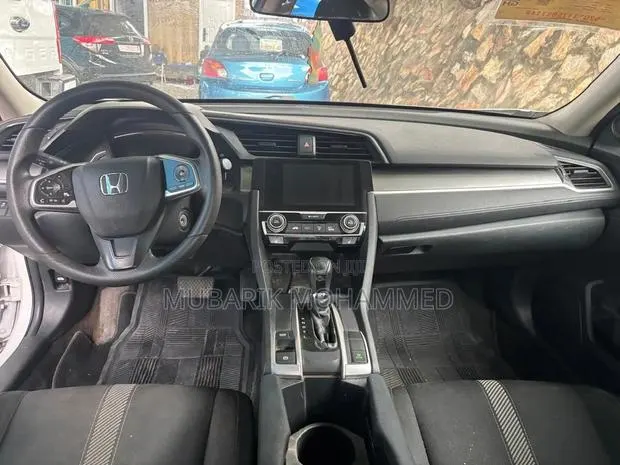 Honda Civic 2016 White · Photo 1