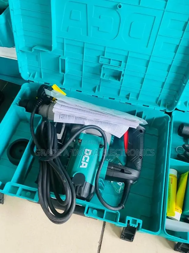 DCA AZC03-28 Heavy Duty 1100W Rotary Hammer Drill With Case · Photo 1