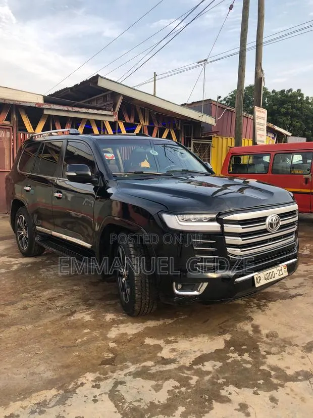 V8 70th Anniversary - For Rent · Photo 1