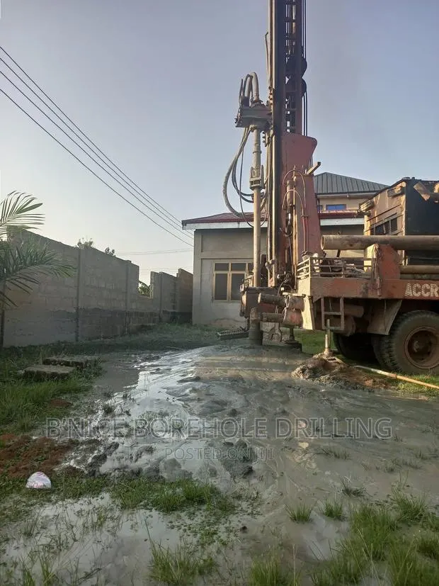 Mechanized Borehole With Quality Submersible Pump · Photo 1