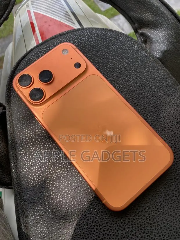 Apple iPhone 17 Pro Max 256 GB Orange · Photo 1