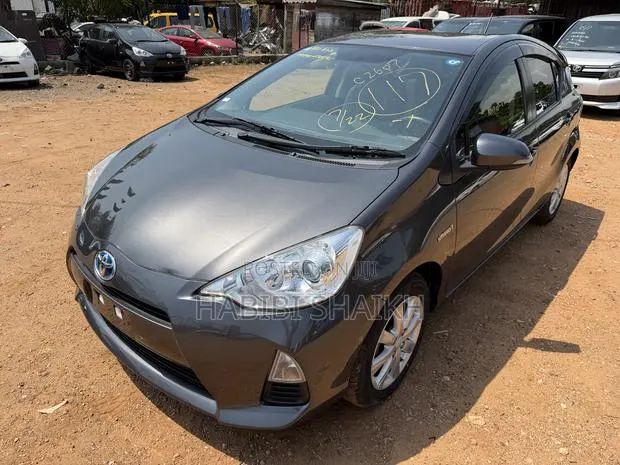 Toyota Aqua L 2014 Gray · Photo 1