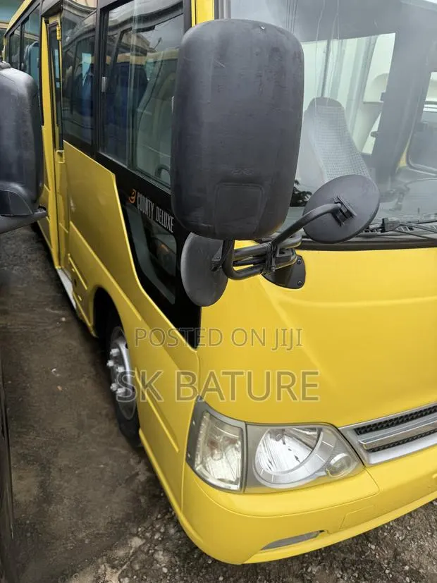 Hyundai County 2016 Yellow · Photo 1