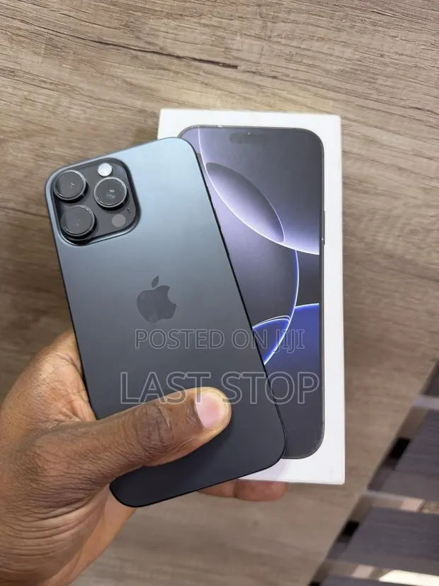 Apple iPhone 16 Pro Max 256 GB Black · Photo 1