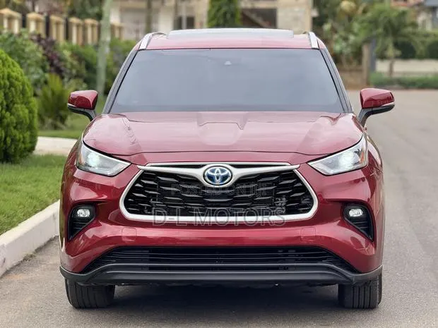 Toyota Highlander XLE 2022 Red · Photo 1