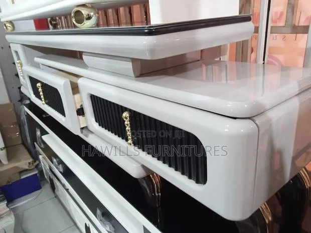 Television Stand · Photo 1