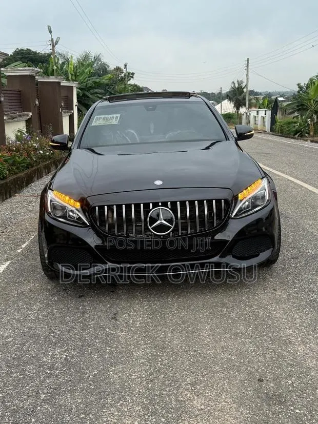 Mercedes-Benz C300 Base Sedan RWD (2.0L 4cyl 7A) 2017 Black · Photo 1