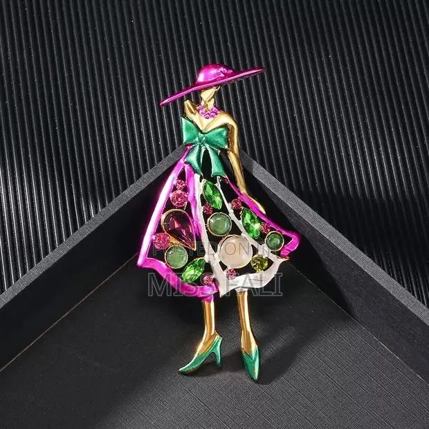 Parisienne Couture Brooch · Photo 4