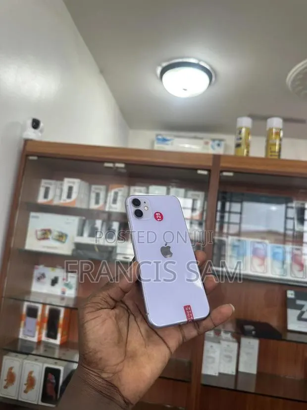 Apple iPhone 11 128 GB Purple · Photo 1