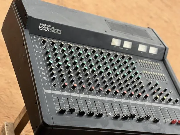 16 Ohms Powered Mixer From Europe · Photo 1