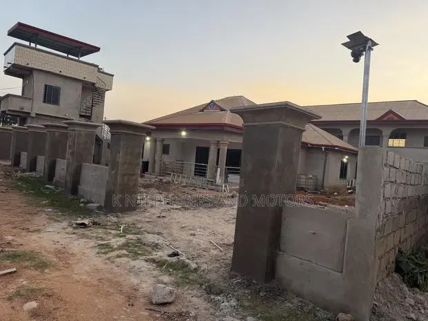 8bdrm House in K Nti Lux Apartment, Kumasi Metropolitan for sale · Photo 1