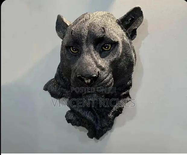 Black Leopard Head Resin Wall Sculpture · Photo 1