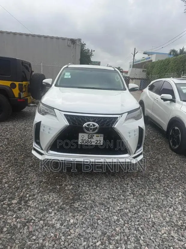 Toyota Fortuner 2.7 AWD 2018 White · Photo 1