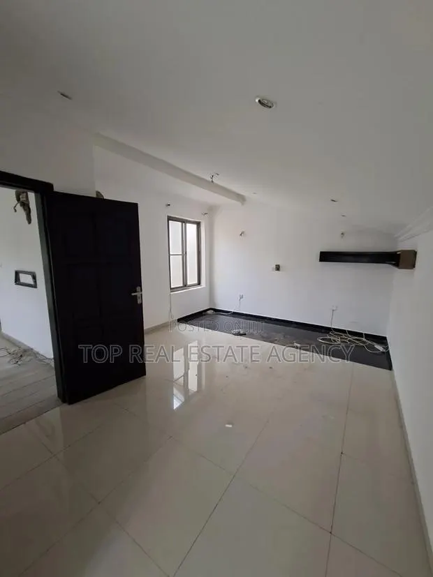 3bdrm Apartment in Madina, Zongo Junction for rent · Photo 1