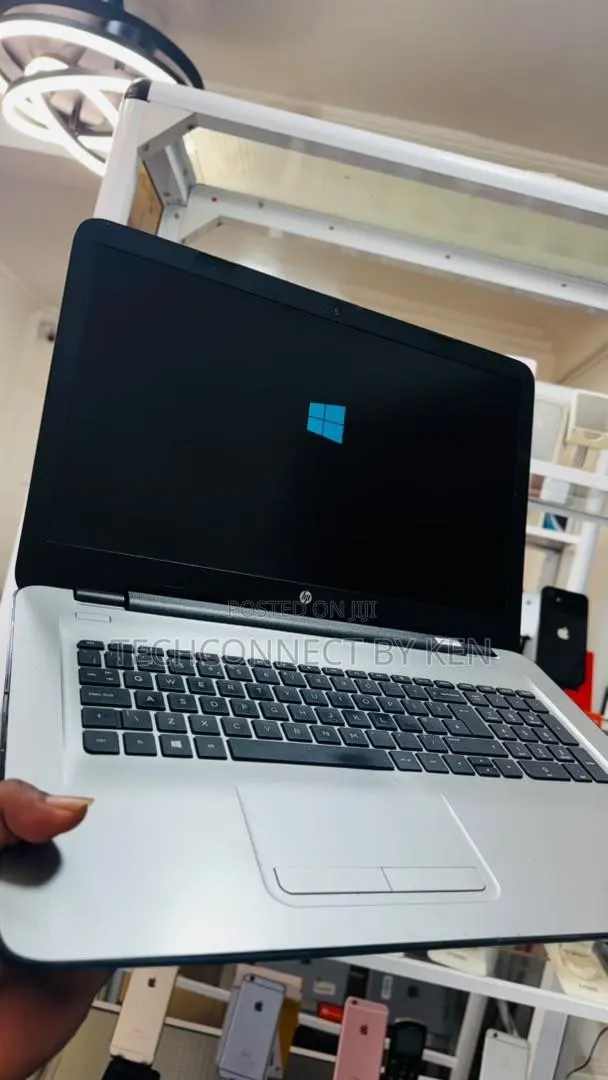 Laptop HP Pavilion 17 8GB Intel Core i5 HDD 500GB · Photo 1