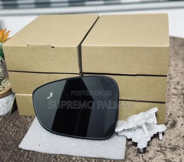 2018 -2022 Wing Mirror Glass – Heated Replacement With Sensor Support · Photo 1