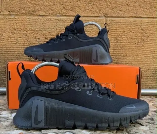 Nike Free Metcon 5 " All Black" Sneaker · Photo 1