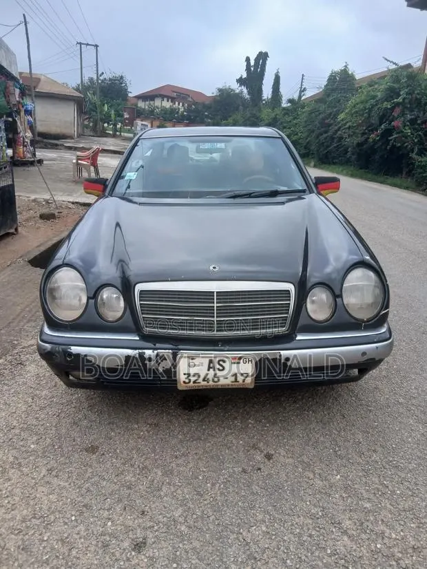Mercedes-Benz 220 2002 Gray · Photo 1