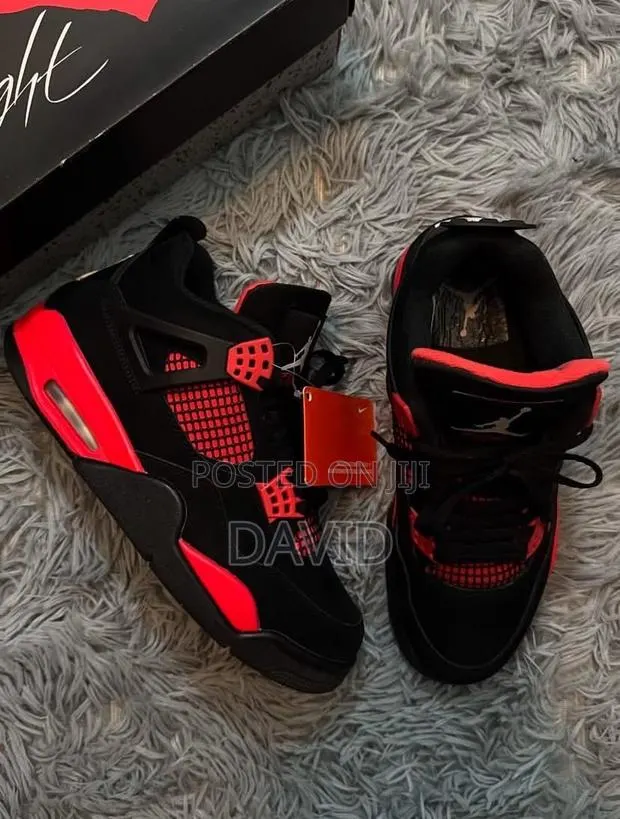 Air Jordan 4 Retro · Photo 1