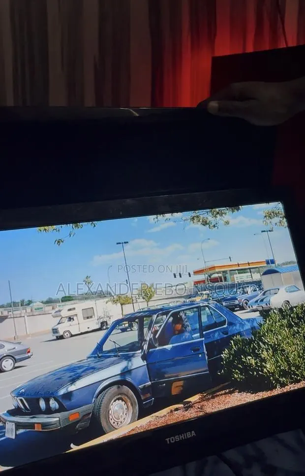 Toshiba 22 Inch Television · Photo 1