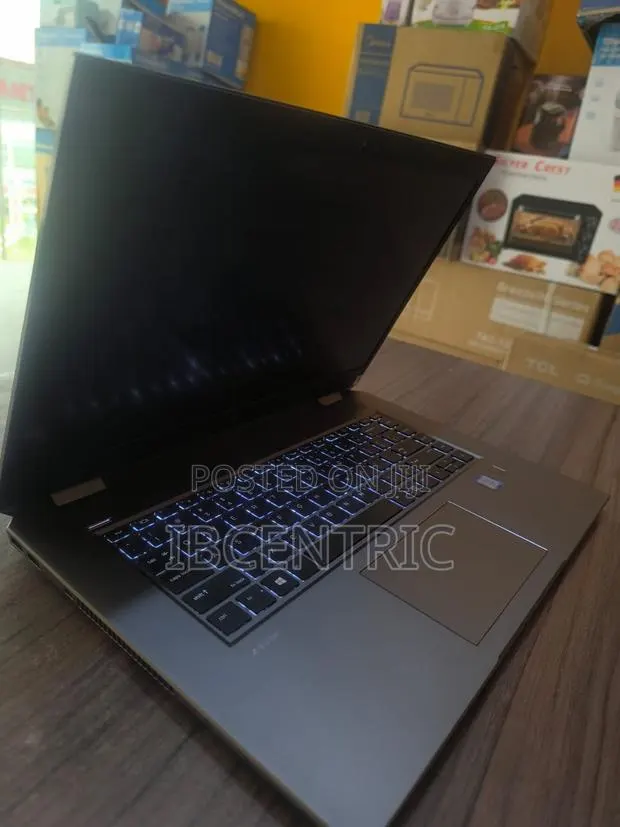 Laptop HP ZBook Studio G5 4GB Intel Xeon SSD 512GB · Photo 1
