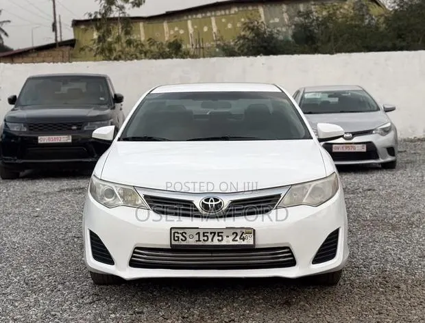 Toyota Camry 2014 White · Photo 1
