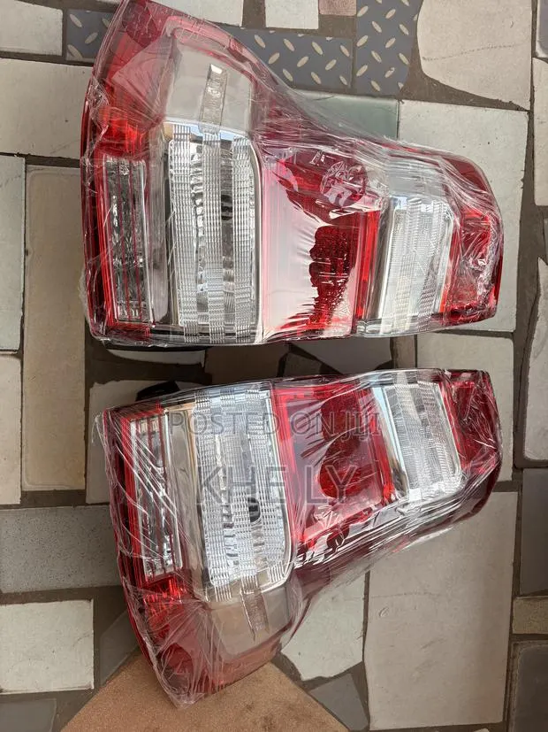 Prado 2014 Tail Light Pair · Photo 1