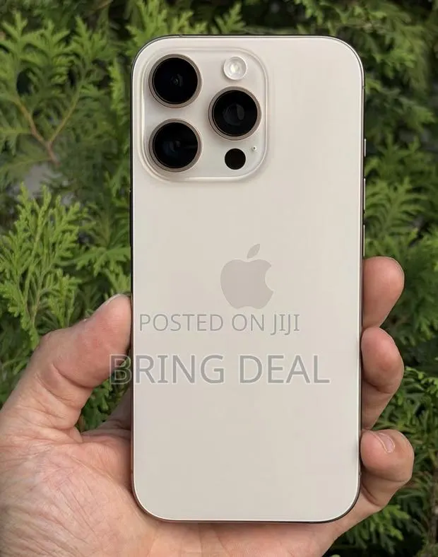 Apple iPhone 16 Pro Max 256 GB Gold · Photo 1