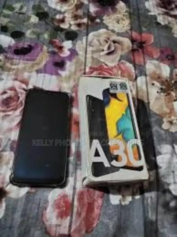 New Samsung Galaxy A30 64 GB Black · Photo 1
