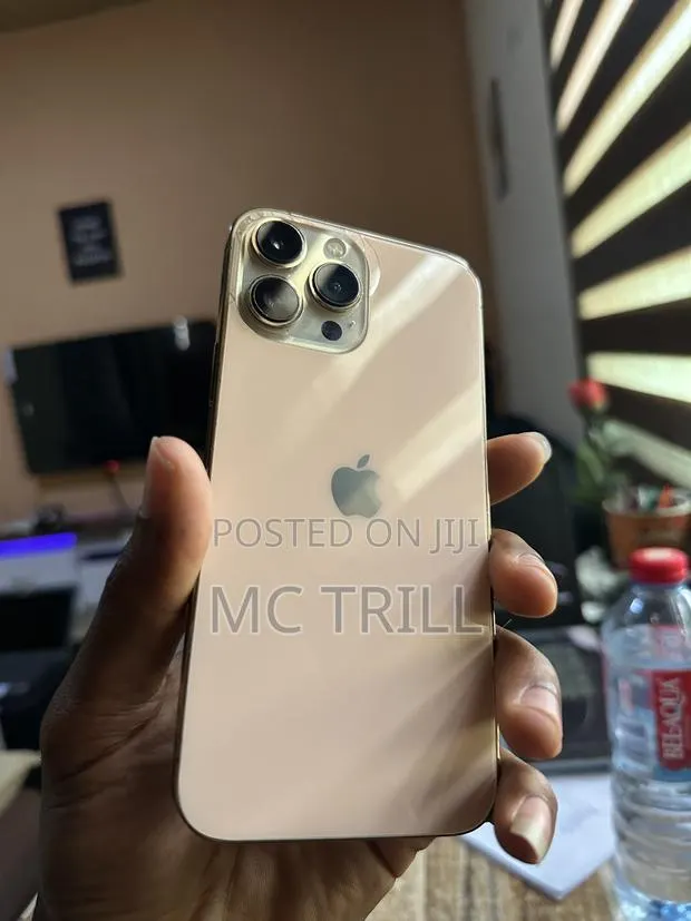 Apple iPhone 13 Pro Max 128 GB Gold · Photo 1