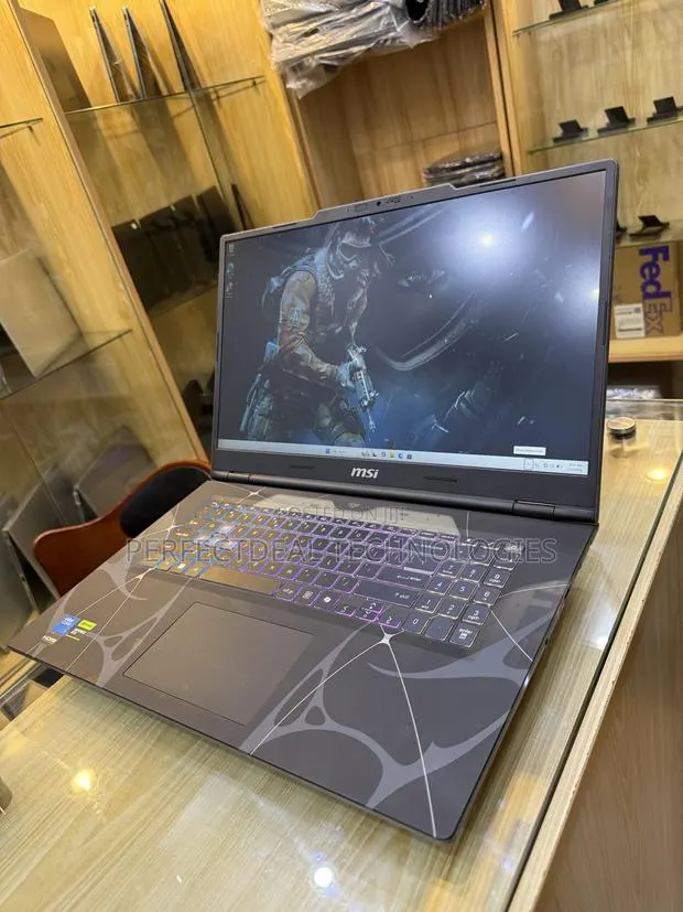 New Laptop MSI Cyborg 15 16GB Intel Core 7 SSD 1T · Photo 1