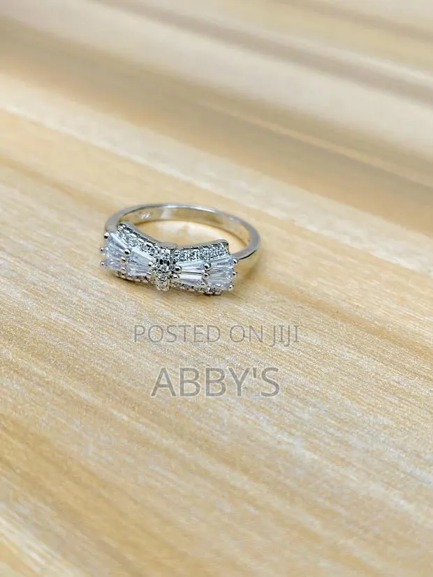 Bow Shape Silver Promise Ring · Photo 1
