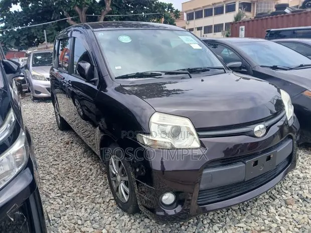 Toyota Sienta 2015 Brown · Photo 1