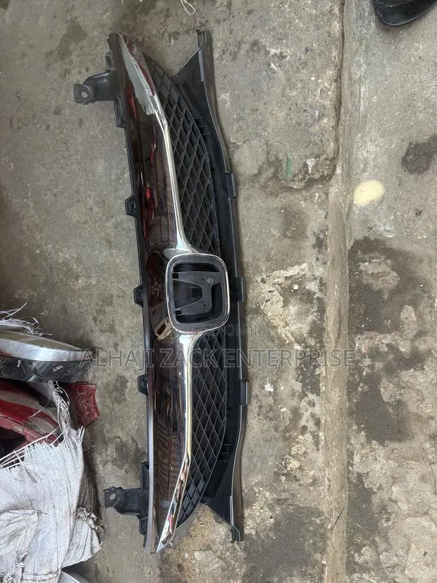 Honda Civic 2009-2010 Front Top Grille · Photo 1