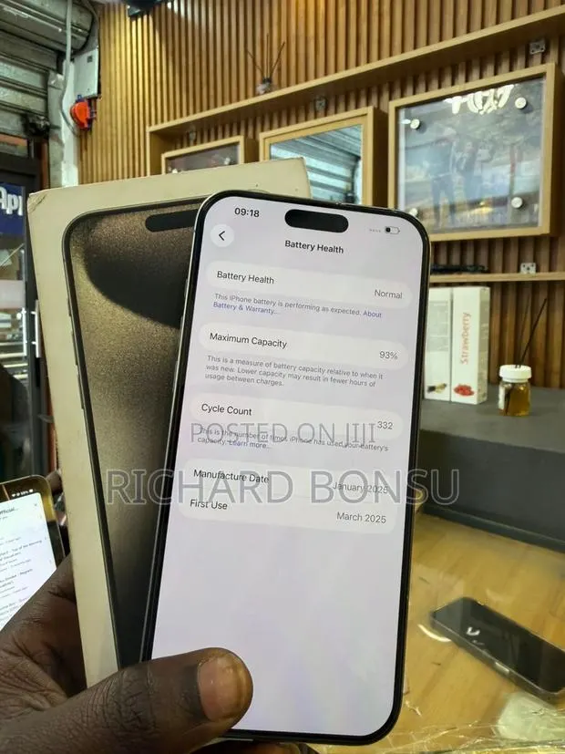 New Apple iPhone 16 Pro Max 256 GB Black · Photo 1