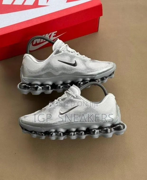 Nike Air Liquid Max Sneaker · Photo 1