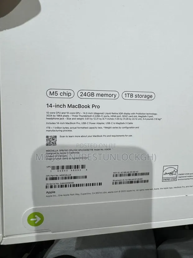 New Laptop Apple MacBook Pro 2025 M5 24GB Apple M5 SSD 1T · Photo 1