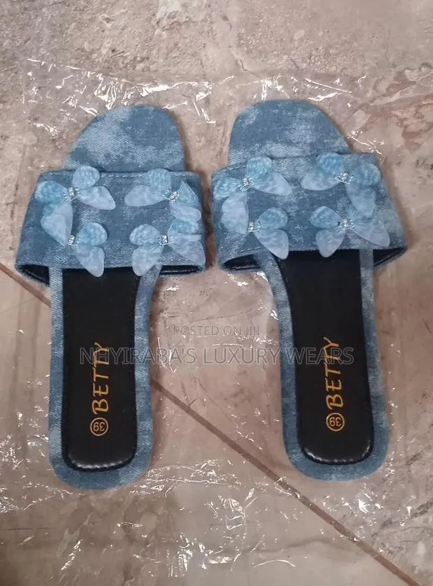 Ladies Slippers · Photo 1