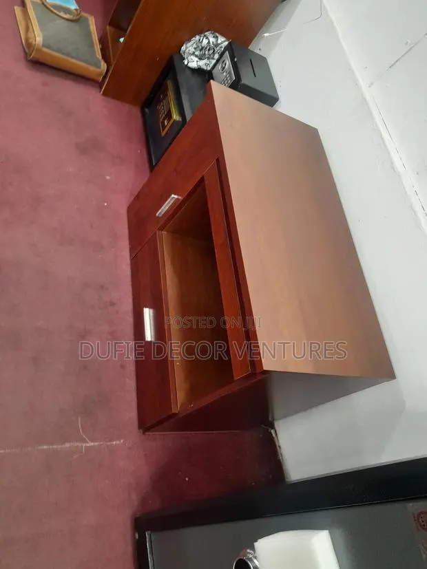 Side Drawer · Photo 1