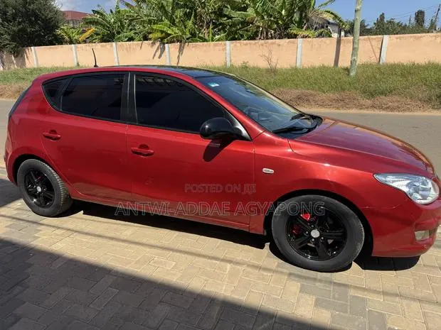 Hyundai i30 1.6 2008 Red · Photo 1