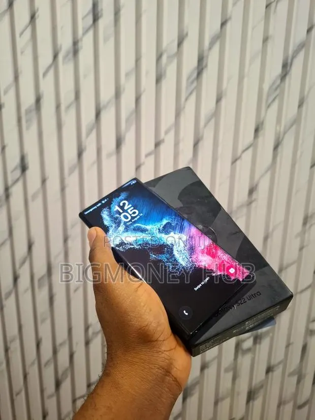 New Samsung Galaxy S22 Ultra 5G 128 GB Black · Photo 1