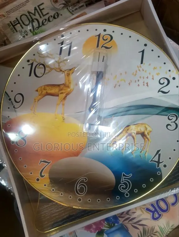 Design Clock and 2 Picture Frame · Photo 1