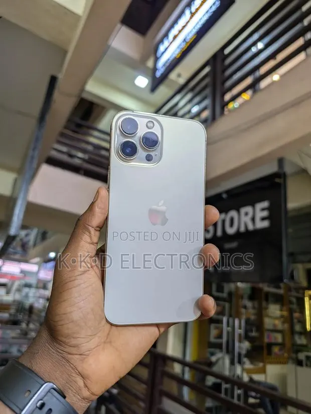 Apple iPhone 13 Pro Max 256 GB Gold · Photo 1