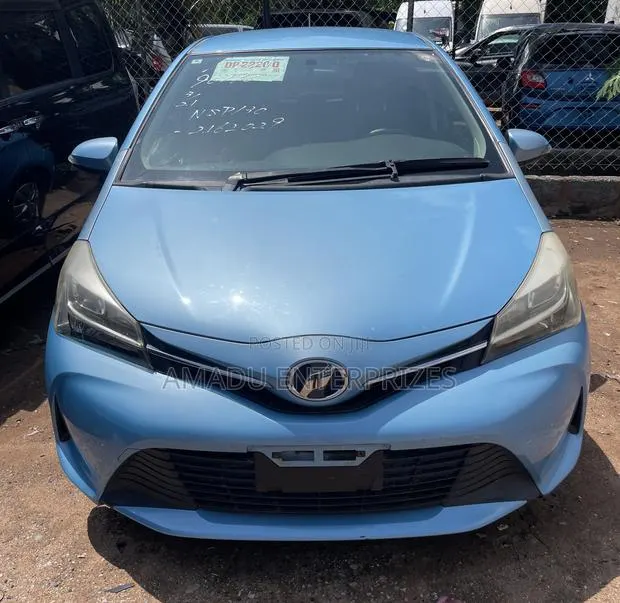Toyota Vitz 1.3 FWD 5dr 2014 Blue · Photo 1