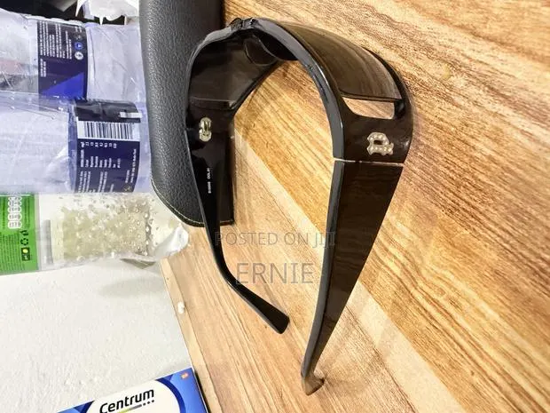 Police Unisex Sunglasses · Photo 1