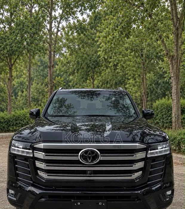 New Toyota Land Cruiser LC300 2025 Black · Photo 1