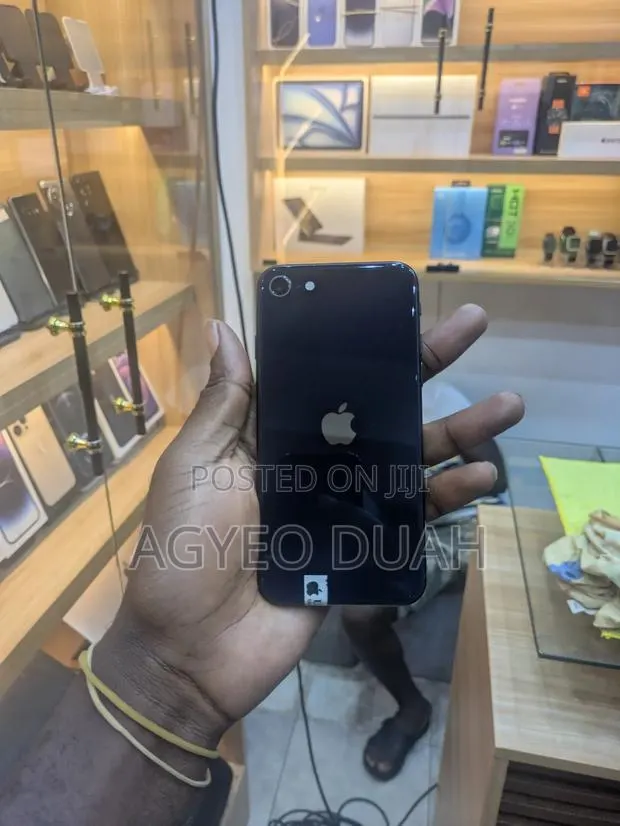 New Apple iPhone SE (2022) 128 GB