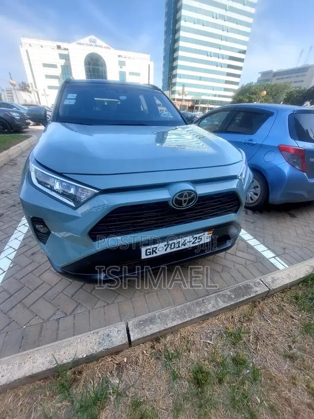 Toyota RAV4 XLE 2021 Green · Photo 1